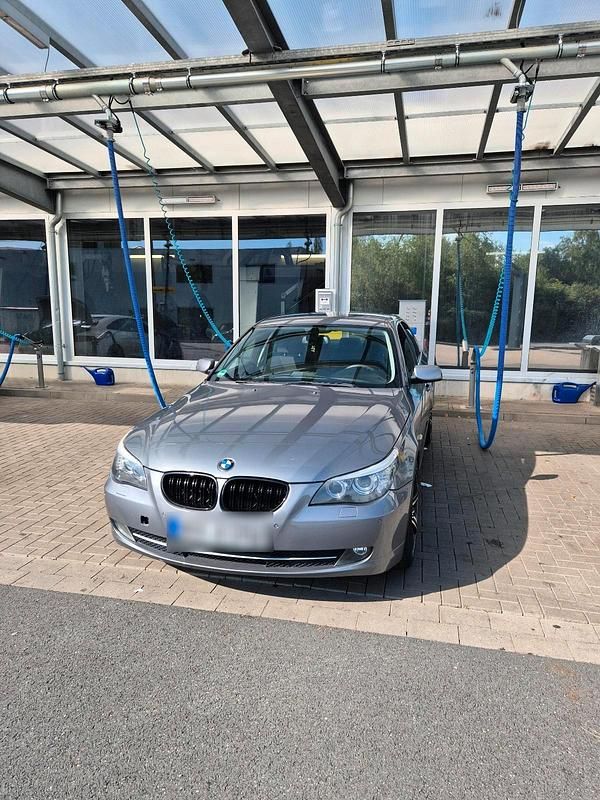 Grau Gebraucht 2008 BMW 525 Limousine | 5.200 € - Bild 1/4