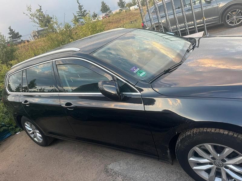 Schwarz Gebraucht 2015 VW Passat Kombi | 8.699 € (Superpreis) - Bild 1/4