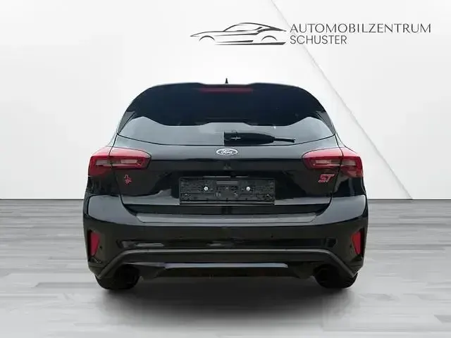 Używany Ford Focus ST 280 KM (205 kW) 2024 Czarny Sedan/Limuzyna