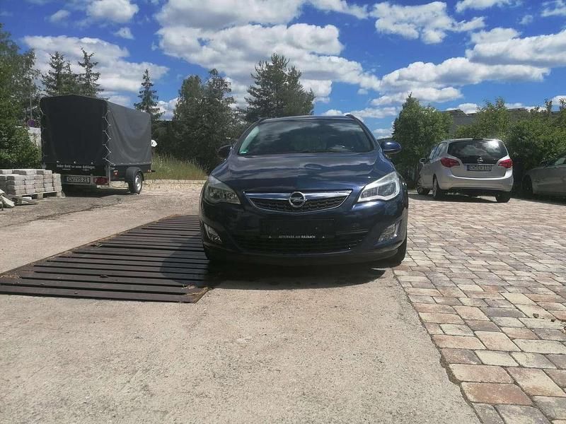 Ozeanblau/waterworld Gebraucht 2010 Opel Astra Edition Kombi | 5.450 € (Fairer Preis) - Bild 1/4