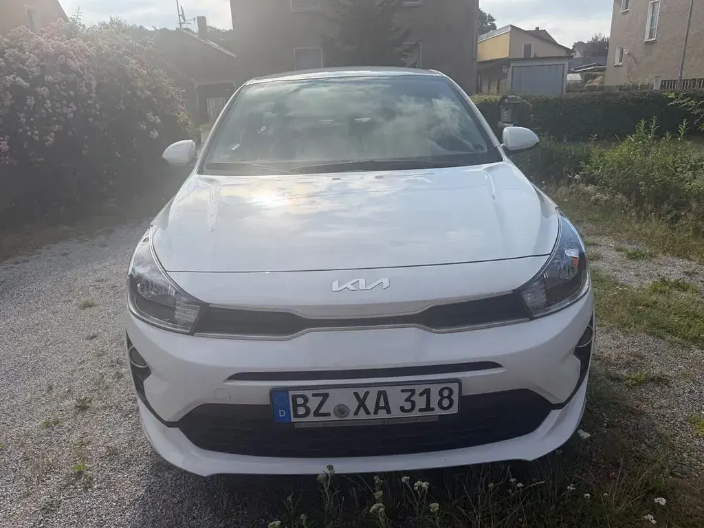 Gebraucht Kia Rio Edition 7 84 PS (61 kW) 2022 Weiß Limousine