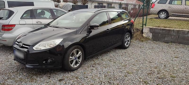 Gebraucht Ford Focus 125 PS (91 kW) 2014 Schwarz Kombi