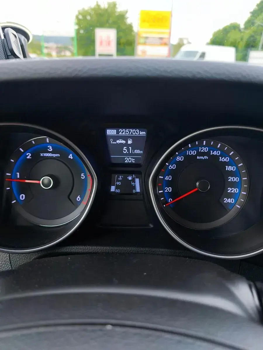 Gebraucht Hyundai i30 110 PS (80 kW) 2015 Grau Limousine
