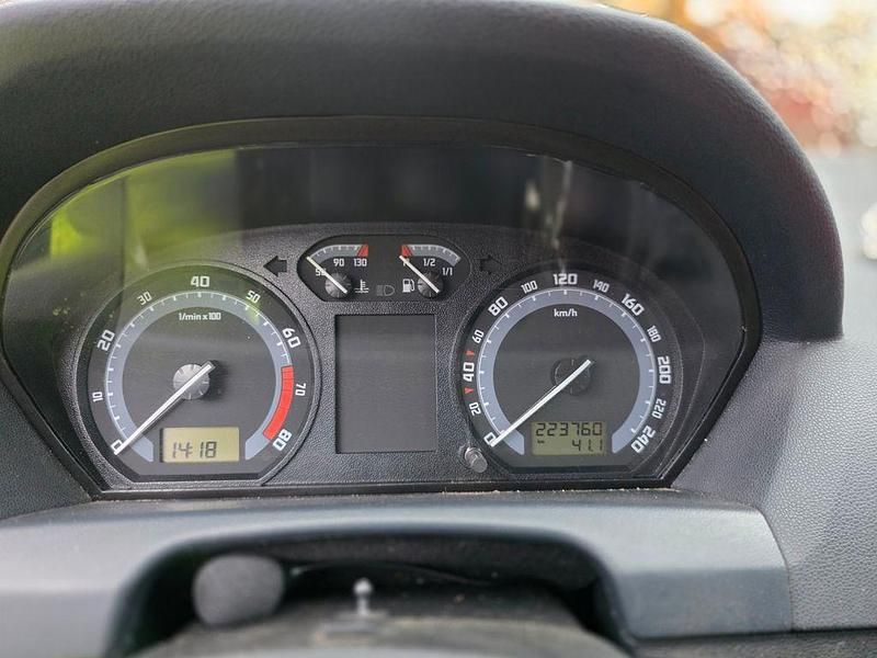 Silber Gebraucht 2006 Skoda Fabia Style Kombi | 1.000 € (Guter Preis) - Bild 1/4