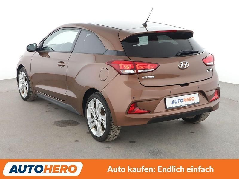 Gebraucht Hyundai i20 Style 101 PS (74 kW) 2016 Braun Kleinwagen