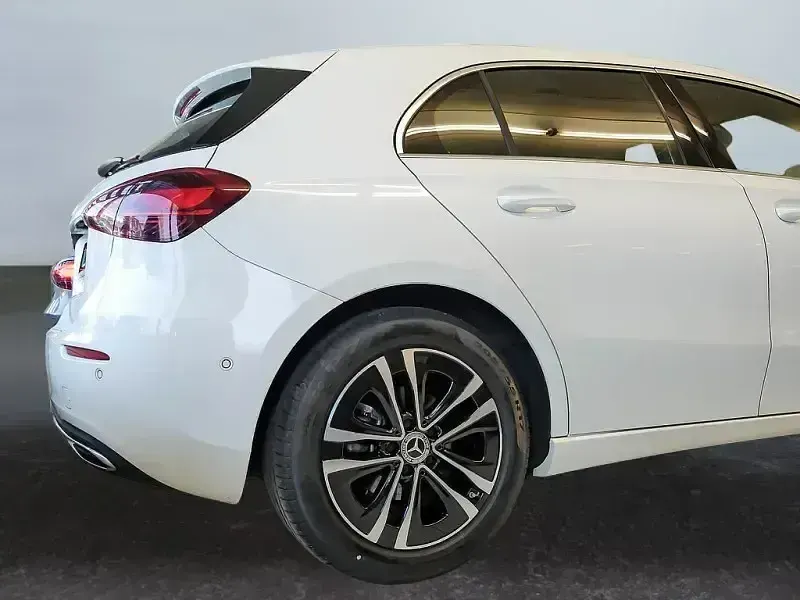 Gebraucht Mercedes A200 Progressive 163 PS (119 kW) 2025 Weiß Limousine