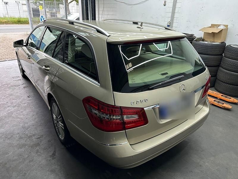 Gebraucht Mercedes E250 Elegance 204 PS (150 kW) 2009 Beige Kombi