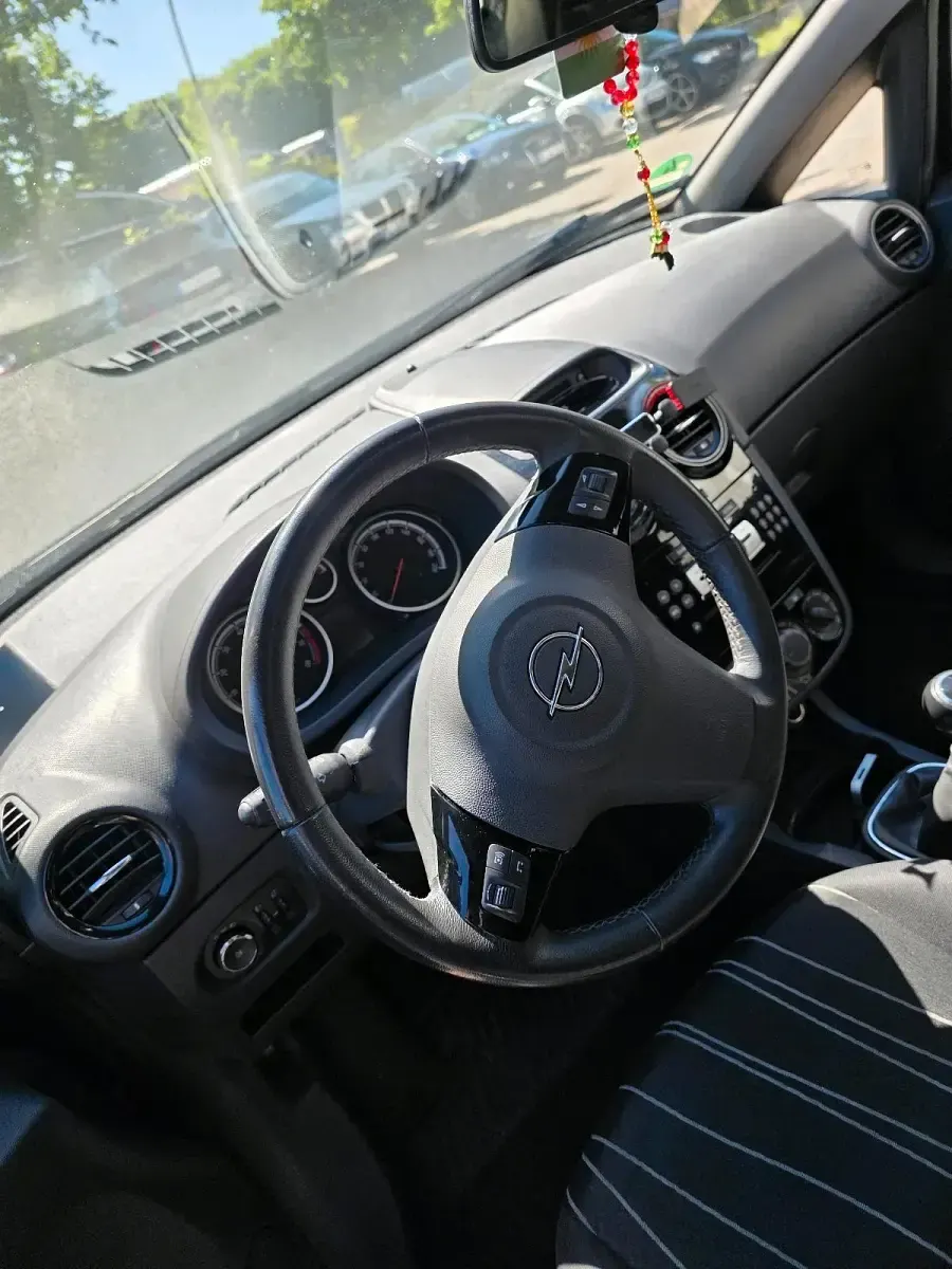Gebraucht Opel Corsa 80 PS (58 kW) 2010 Kleinwagen