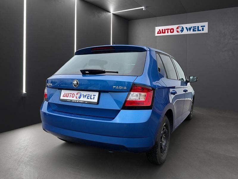 Gebraucht Skoda Fabia Active 75 PS (55 kW) 2015 Blau Kleinwagen