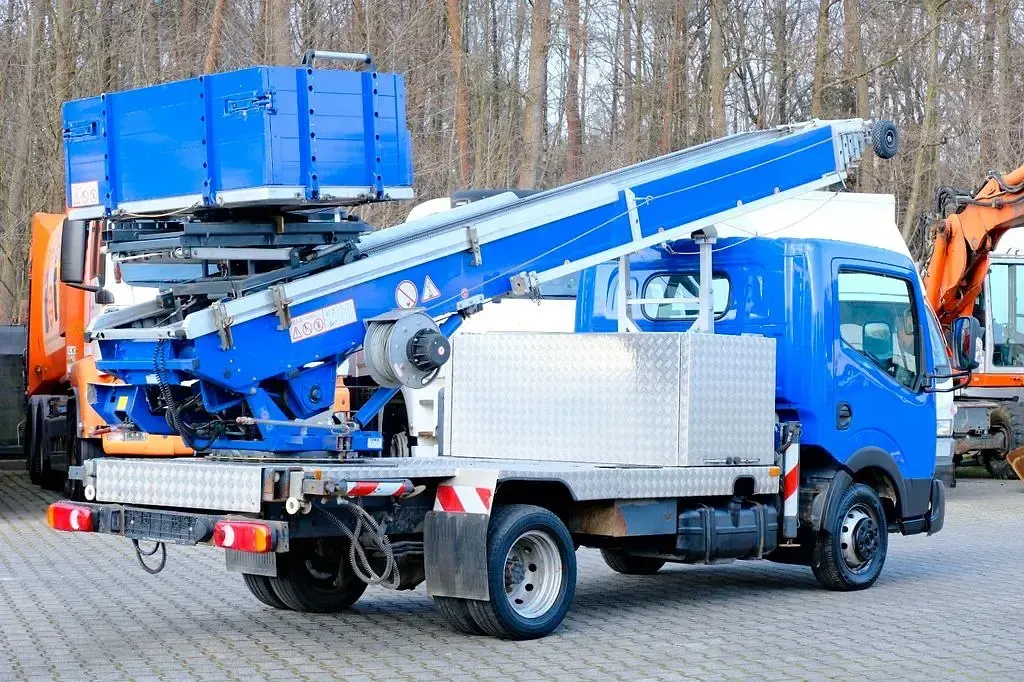 Gebraucht Nissan Cabstar 122 PS (89 kW) 2015 Blau Pickup