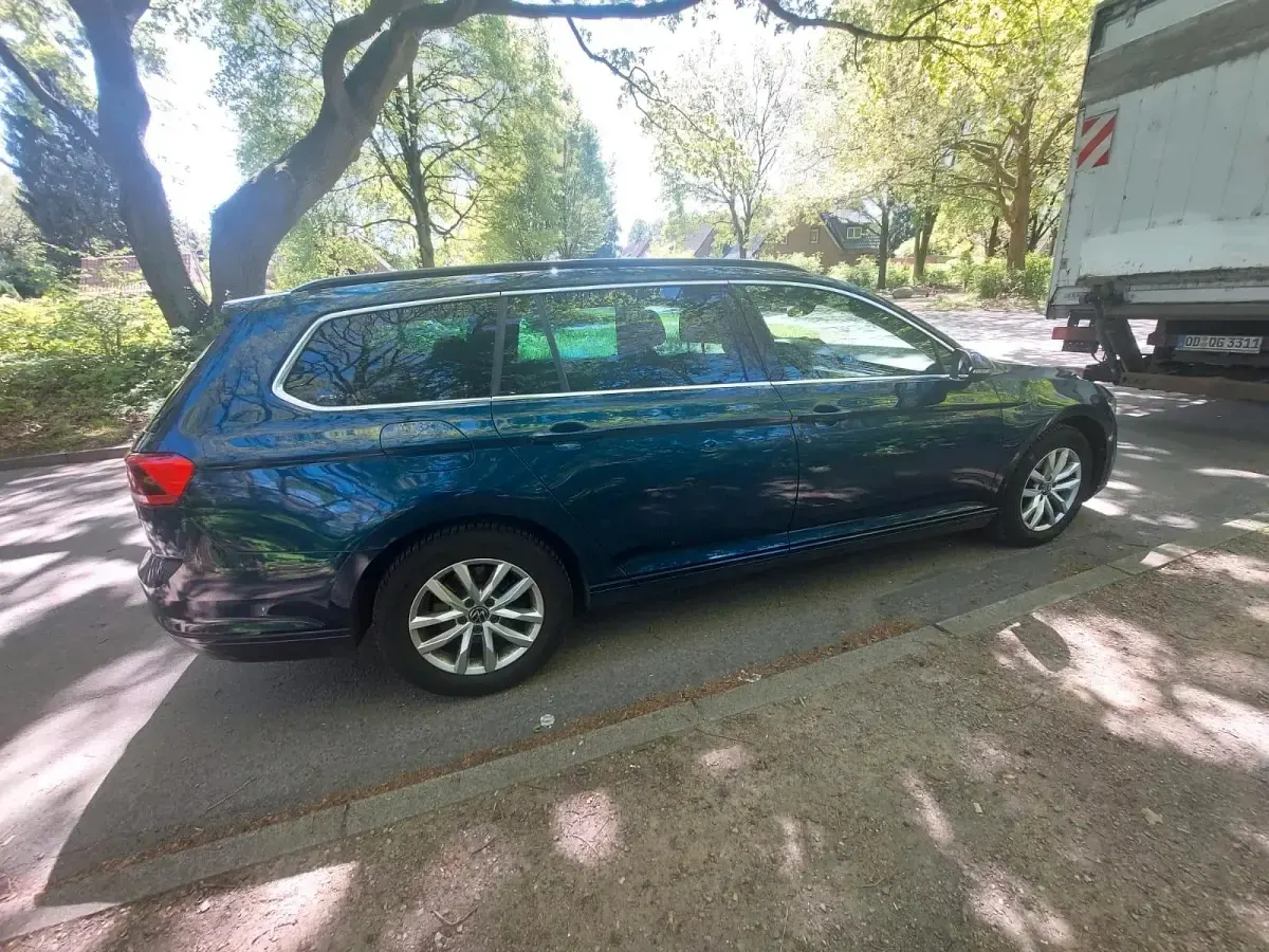 Gebraucht VW Passat 149 PS (109 kW) 2021 Blau Kombi
