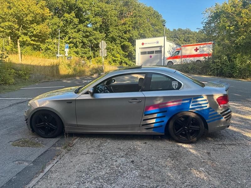 Silber Gebraucht 2008 BMW 125 Coupé Coupé | 10.500 € (Fairer Preis) - Bild 1/4