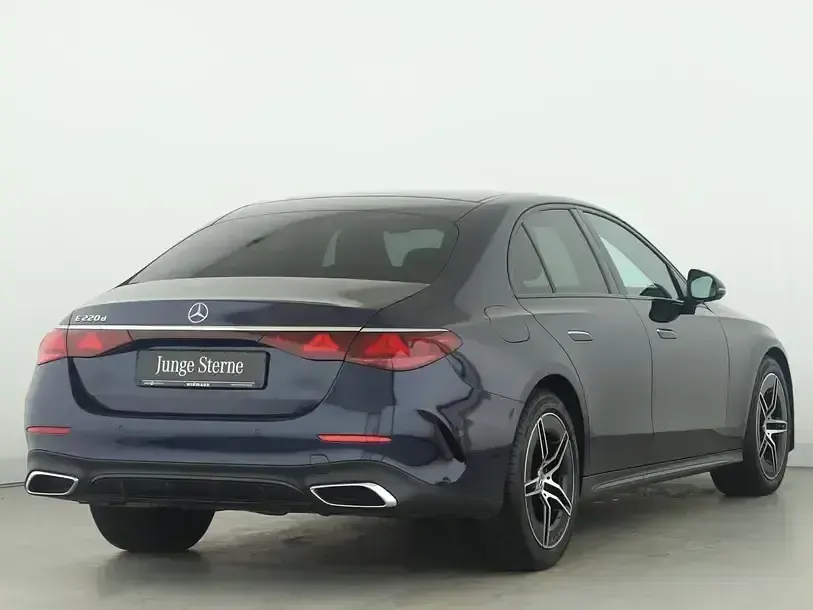 Używany Mercedes E220 Advanced 197 KM (144 kW) 2025 Niebieski Sedan/Limuzyna