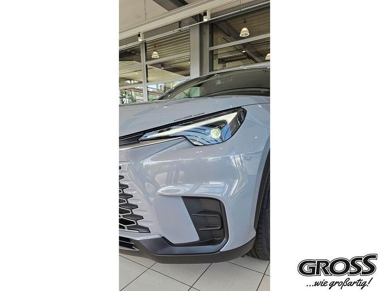 Neu Lexus LBX 136 PS (100 kW) 2025 Grau SUV