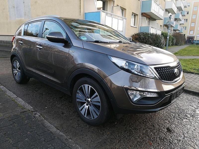 Braun Gebraucht 2015 Kia Sportage Spirit SUV | 10.999 € (Superpreis) - Bild 1/4