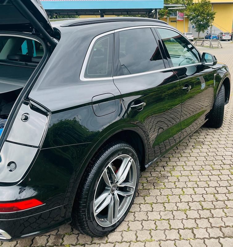 Second-hand Audi Q5 S-Line 190 CP (139 kW) 2019 Negru SUV