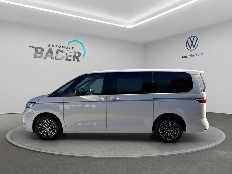 Second-hand VW Multivan Style 150 CP (110 kW) 2023 Alb Monovolum