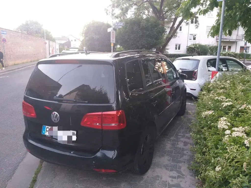 Gebraucht VW Touran 140 PS (102 kW) 2012 Schwarz Van / Kleinbus