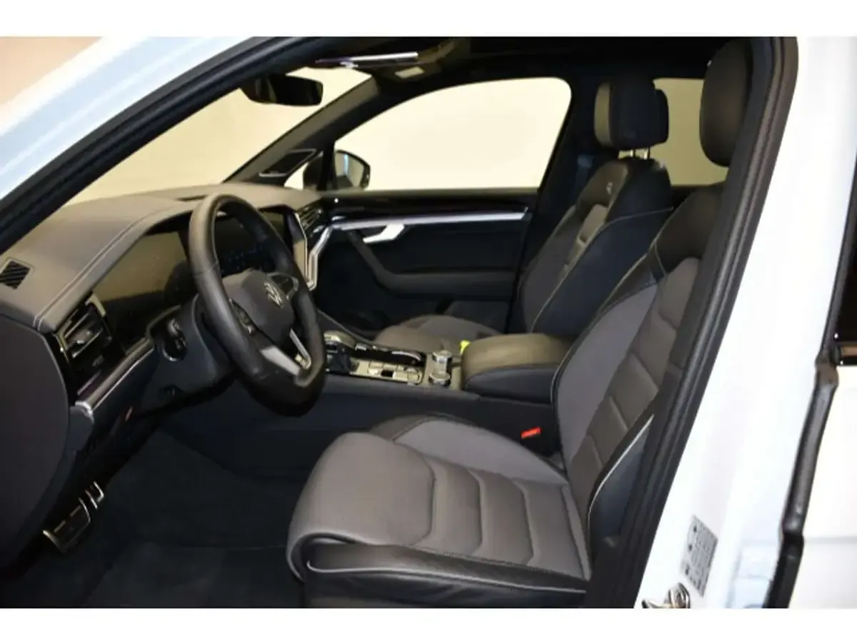Gebraucht VW Touareg Style 286 PS (210 kW) 2025 Oryxweiß perlmutteffekt SUV