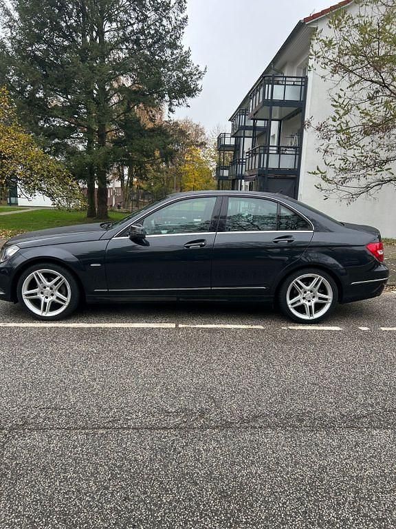 Schwarz Gebraucht 2011 Mercedes C180 Avantgarde Limousine | 8.300 € (Fairer Preis) - Bild 1/4