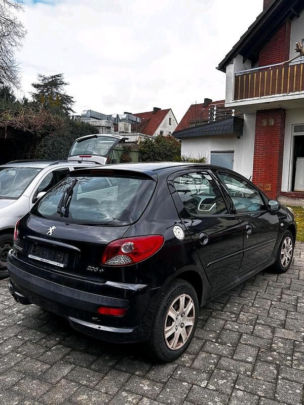 Gebraucht Peugeot 206+ 68 PS (50 kW) 2012 Schwarz Kleinwagen