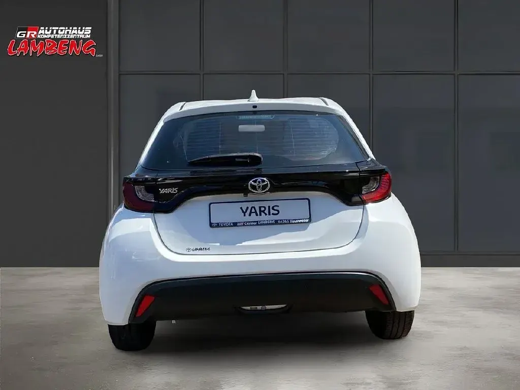 Gebraucht Toyota Yaris Basis 72 PS (52 kW) 2022 Weiß Kleinwagen