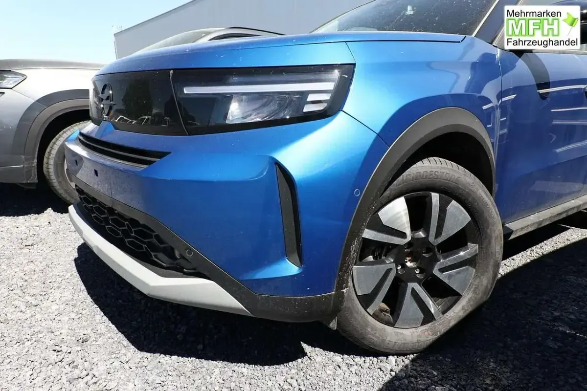 Neu Opel Frontera 145 PS (106 kW) 2026 Effekt blau metallic SUV