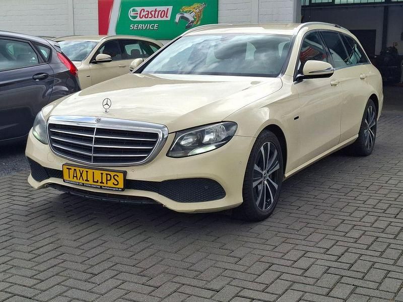 Gebraucht Mercedes E300 194 PS (142 kW) 2019 Hellelfenbein  unilack Limousine
