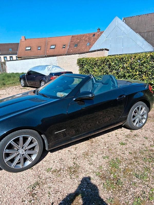 Second-hand Mercedes SLK200 163 CP (119 kW) 2008 Negru Cabrio