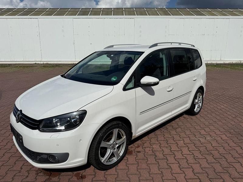 Weiß Gebraucht 2011 VW Touran Highline Van / Kleinbus | 5.600 € (Fairer Preis) - Bild 1/4