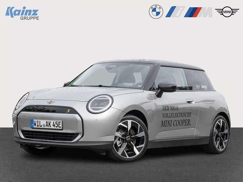 Melting silver metallic Gebraucht 2024 Mini Cooper SE Classic Kleinwagen | 32.890 € (Etwas zu teuer) - Bild 1/4