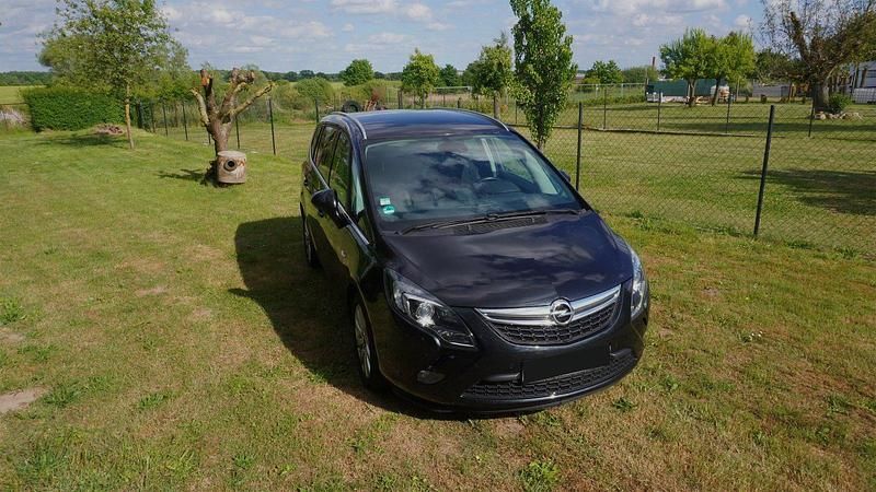 Schwarz Gebraucht 2016 Opel Zafira Tourer Van / Kleinbus | 9.200 € (Etwas zu teuer) - Bild 1/4