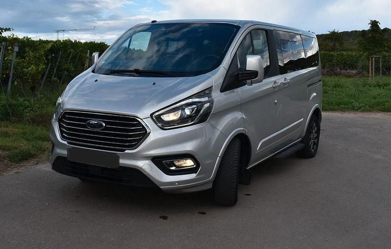 Silber Gebraucht 2020 Ford Tourneo Custom Titanium Van / Kleinbus | 32.650 € (Superpreis) - Bild 1/4