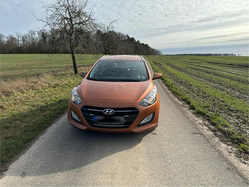 Gebraucht Hyundai i30 135 PS (99 kW) 2016 Orange Kombi