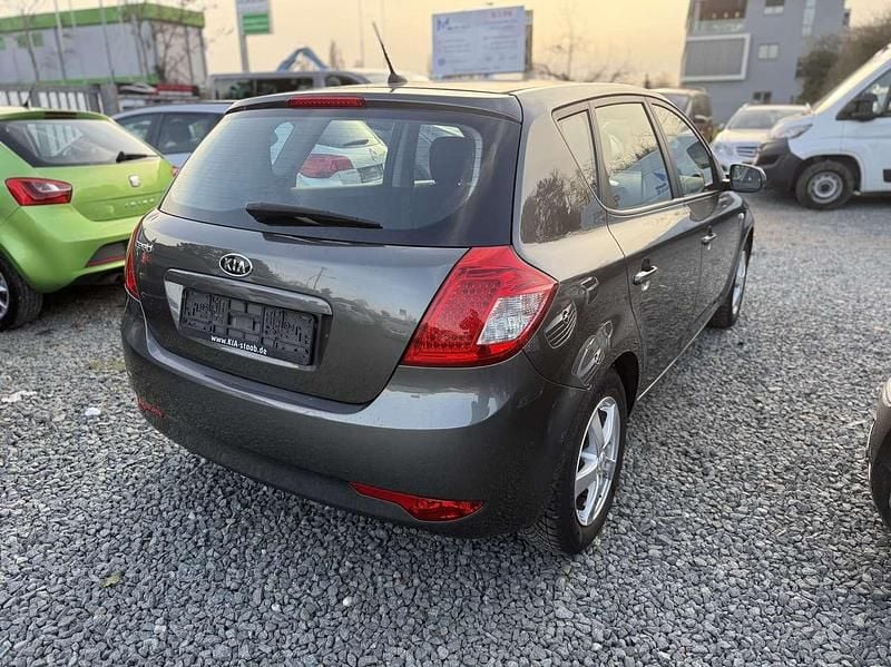 Second-hand Kia Ceed 90 CP (66 kW) 2010 Argintiu Hatchback