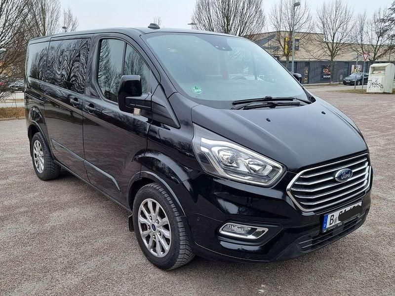 Gebraucht Ford Tourneo Titanium 131 PS (96 kW) 2022 Schwarz Van / Kleinbus