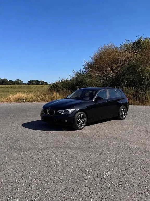 Gebraucht BMW 118 Sport Line 170 PS (125 kW) 2015 Schwarz Kleinwagen