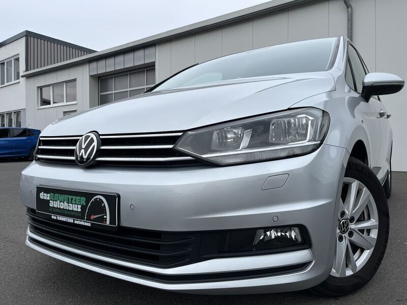 Reflexsilber Gebraucht 2021 VW Touran Comfortline Van / Kleinbus | 18.860 € (Fairer Preis) - Bild 1/4