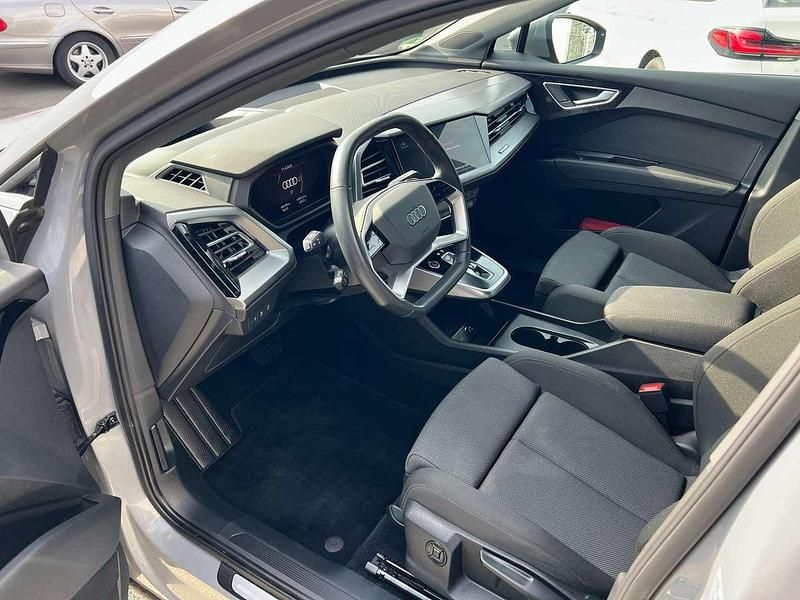 Gebraucht Audi e-tron Basis 150 kW (204 PS) 2022 Kieselgrau SUV