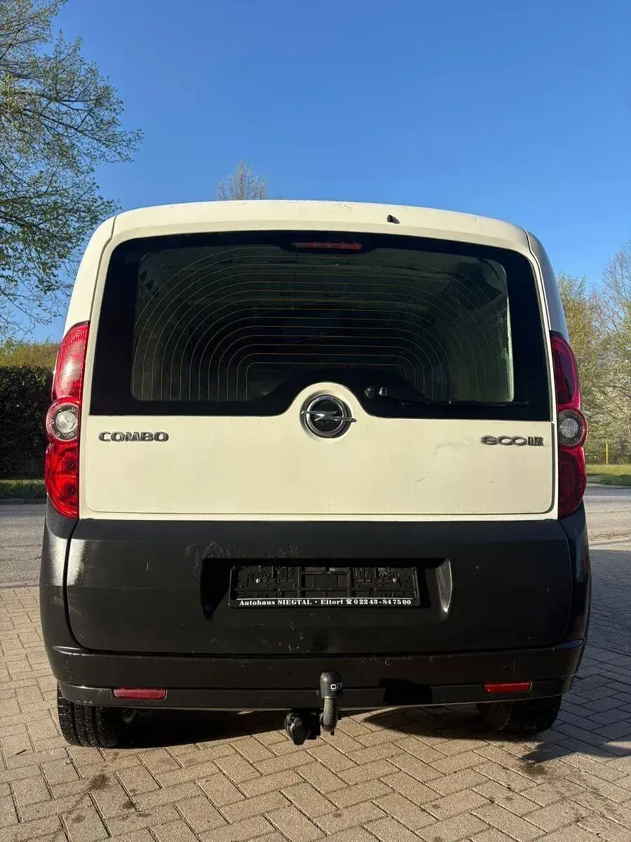 Gebraucht Opel Combo 90 PS (66 kW) 2016 Weiß Van / Kleinbus