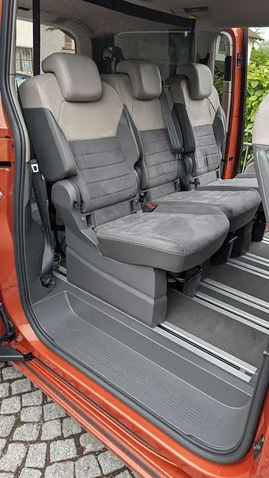 Gebraucht VW Multivan Edition 150 PS (110 kW) 2023 Schwarz Van / Kleinbus