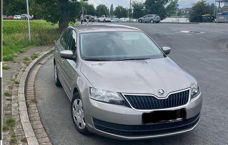 Beige Gebraucht 2013 Skoda Rapid Ambition Limousine | 9.000 € (Fairer Preis) - Bild 1/4
