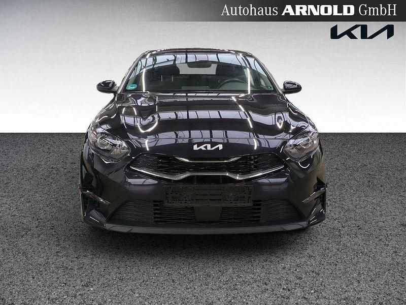 Gebraucht Kia Ceed Vision 140 PS (102 kW) 2024 Zilinaschwarz (metallic) Kleinwagen