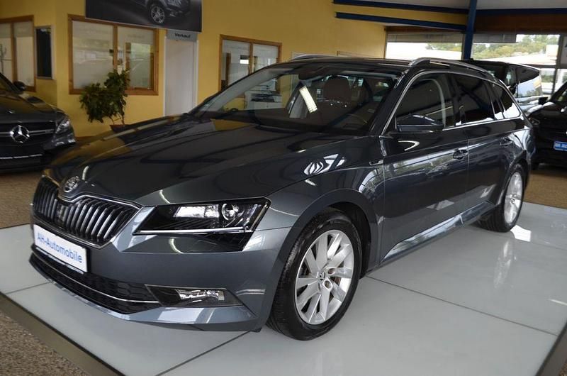 Grau Gebraucht 2016 Skoda Superb Style Kombi | 21.880 € (Teuer) - Bild 1/4
