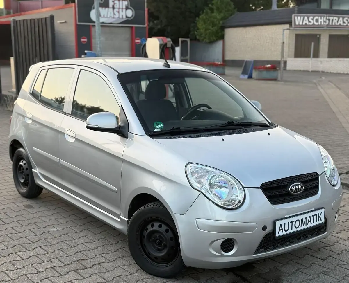 Gebraucht Kia Picanto Spirit 65 PS (47 kW) 2010 Silber Kleinwagen