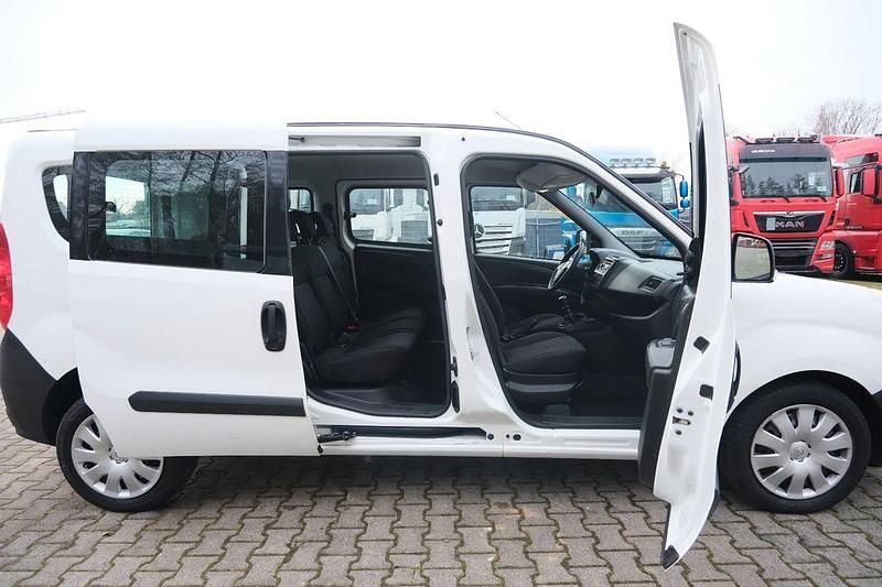 Gebraucht Opel Combo 95 PS (69 kW) 2016 Weiß Van / Kleinbus