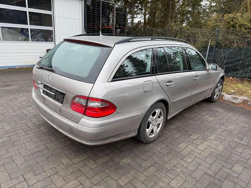Gebraucht Mercedes E220 Elegance 170 PS (125 kW) 2007 Silber Kombi