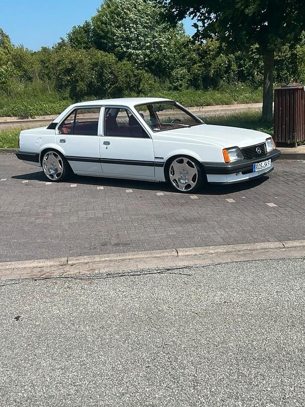 Weiß Gebraucht 1985 Opel Ascona Limousine | 9.500 € - Bild 1/1