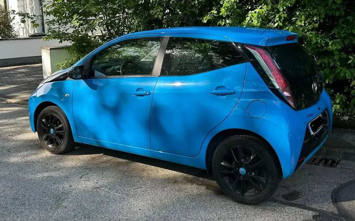 Gebraucht Toyota Aygo 69 PS (50 kW) 2015 Blau Kleinwagen