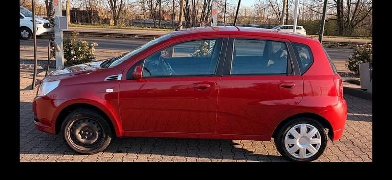 Gebraucht Chevrolet Aveo 85 PS (62 kW) 2010 Rot Kleinwagen
